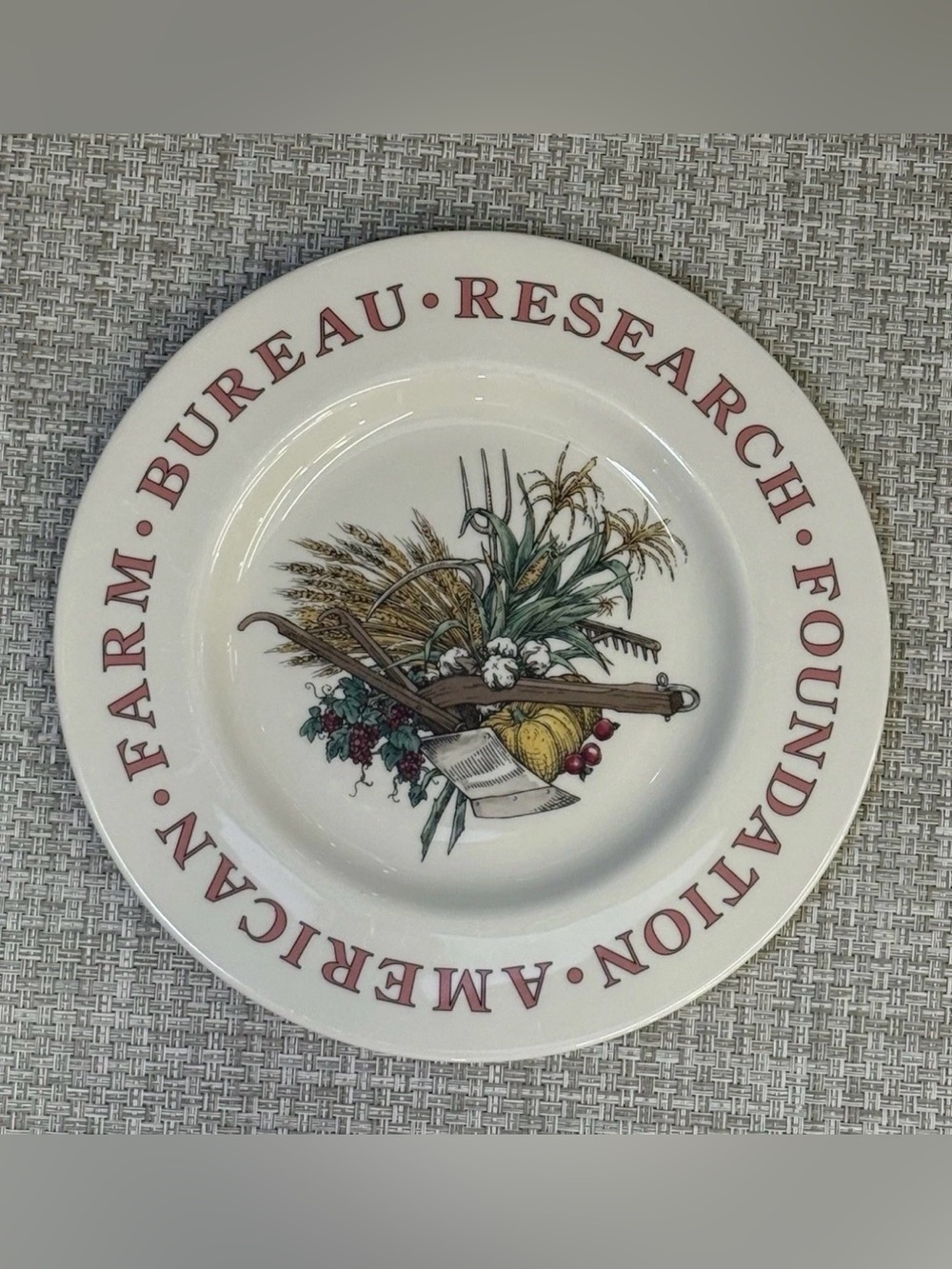 TIFFANY & Co. 1990 Limited Edition American
Farm Bureau Foundation Plate USA